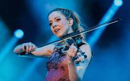 Lindsey Stirling ofreció un concierto en Monterrey como parte de su gira Duality Tour, en donde por una hora y media la artista deleitó a sus fans con su violín