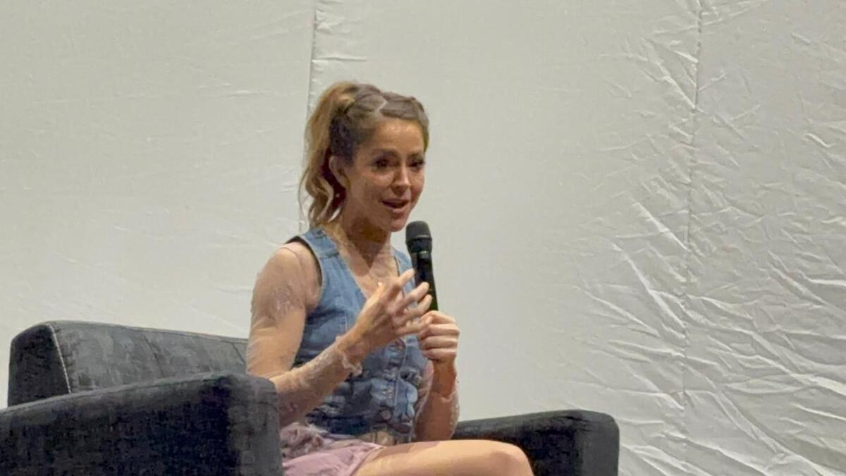Lindsey Stirling ofreció un concierto en Monterrey como parte de su gira Duality Tour, en donde por una hora y media la artista deleitó a sus fans con su violín