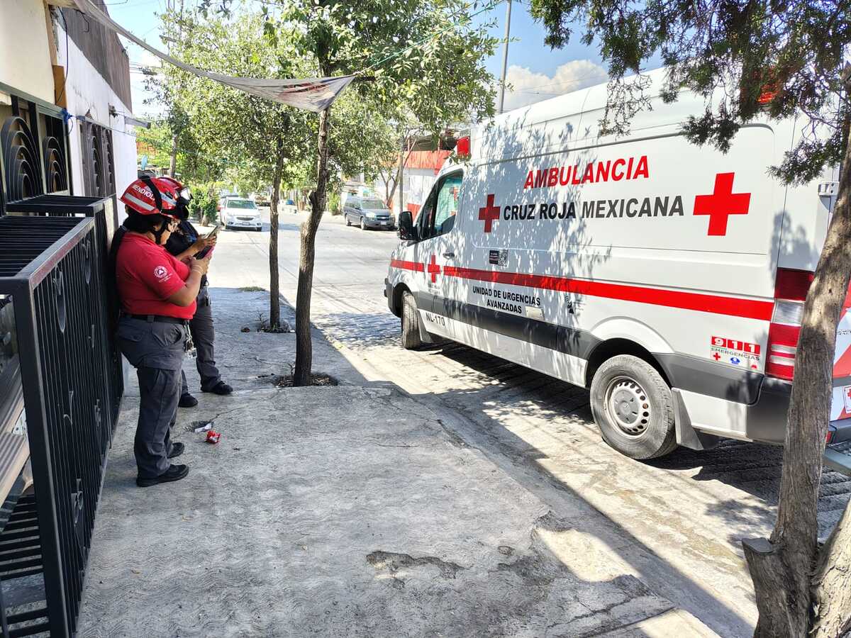 Una pareja de esposos protagonizó una pelea a golpes y con un cuchillo en la colonia Topo Chico en Monterrey, quedando ambos heridos.