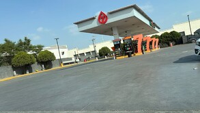 El desabasto habría sido provocado por un presunto retraso en la llegada de las pipas encargadas de surtir las bombas de gasolina