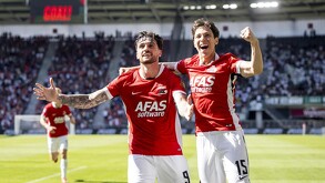 Mateo Chávez hizo su debut oficial en la Eredivisie de Países Bajos, mostrando su talento y brindando una asistencia en la goleada de su equipo.