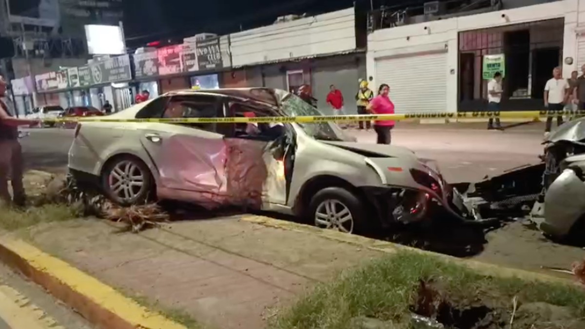 Un trágico accidente automovilístico ocurrido la noche del sábado en la calzada Saltillo 400, a la altura de la colonia Campestre La Rosita de Torreón. Un trágico accidente automovilístico ocurrido la noche del sábado en la calzada Saltillo 400, a la altura de la colonia Campestre La Rosita de Torreón.