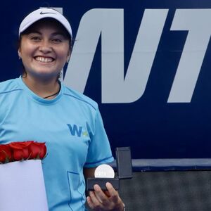 La tenista de Michoacán logró su triunfo en sets corridos ante la tenista hidrocálida.