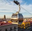 un sistema de cablebus sobre una ciudad generado con inteligencia artificial