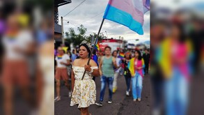 Reconocida activista trans de Zapotlán el Grande, Katia Medina Rafael, fue hallada muerta en una brecha; piden que el caso se maneje como un feminicidio.