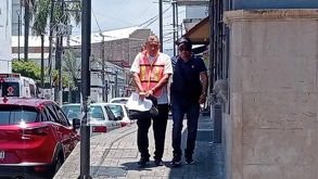 Detienen a sacerdote en Veracruz por presunta pederastia contra una menor. Se escondió en el puerto, pero la policía lo arrestó. Podría ir a prisión.