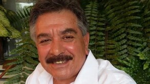 El hecho ocurrió cuando el ex secretario salía de una tienda departamental