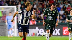 Sergio Canales en el partido entre León y Rayados.
