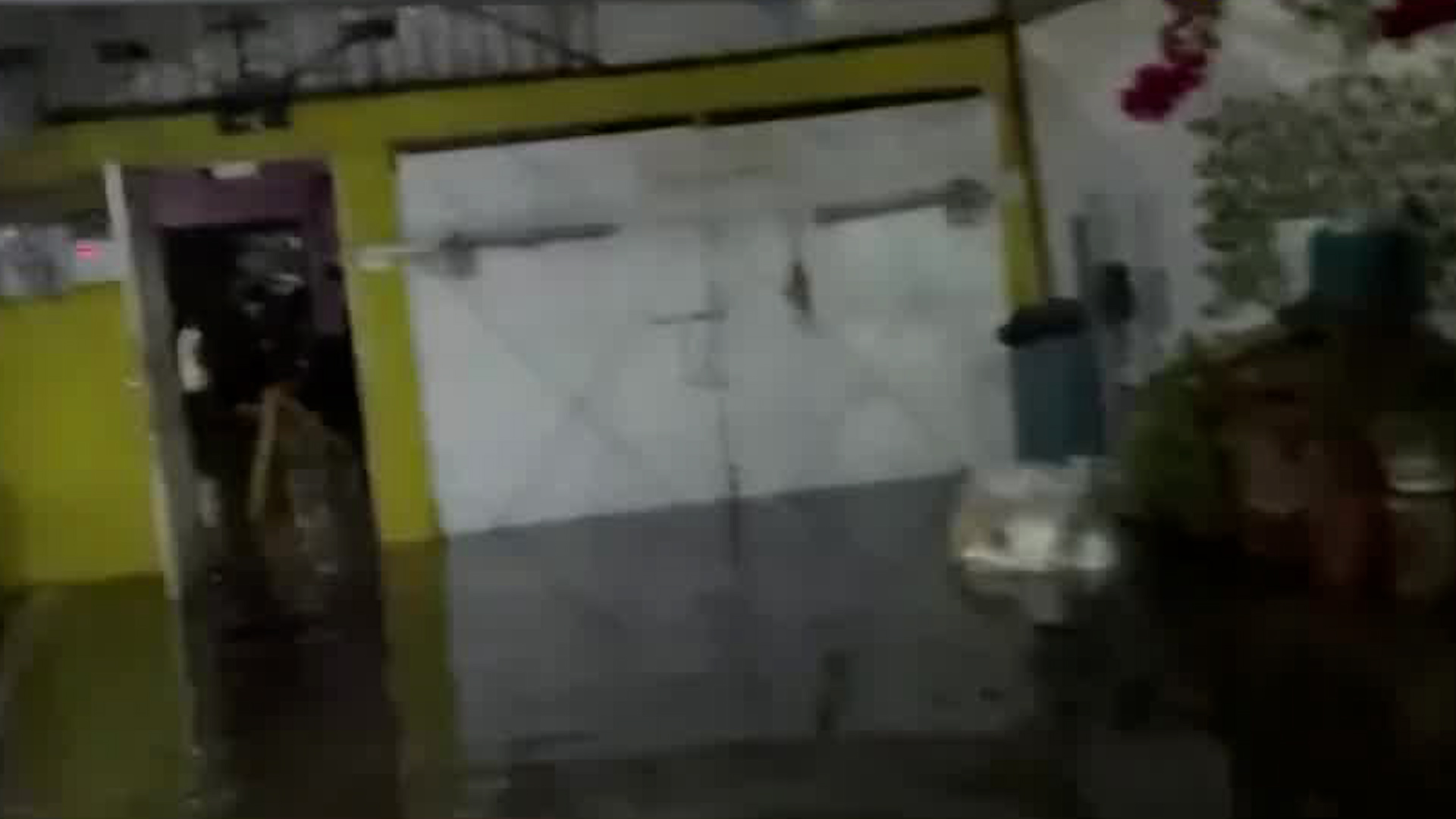 En la colonia Vergel De Guadalupe, familiares de la adulta mayor de 90 años aseguran que las aguas negras afectan su salud.