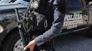 Uno de los agentes fue visto levantando casquillos y colocándolos en los pantalones de las víctimas.
