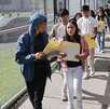jóvenes estudiantes en una universidad jóvenes estudiantes en una universidad