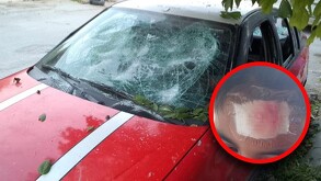 Durante el asalto, también fue vandalizado el vehículo familiar, al que le quebraron los vidrios y poncharon las llantas.