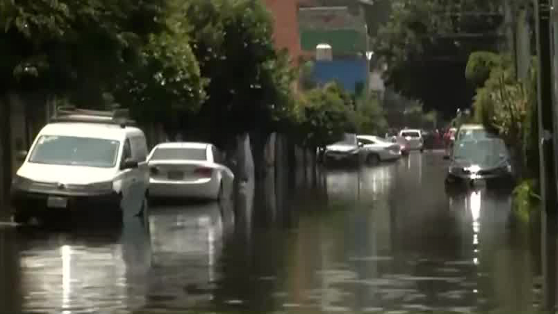 En la Colonia Pradera, los niveles del agua llegan hasta los 60 centímetros de profundidad.