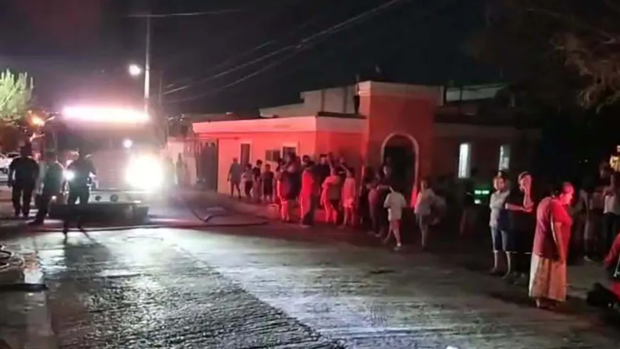 Un voraz incendio le arrebató la vida a dos cachorros que se encontraban al interior de un domicilio en la colonia La Reforma, al norte de Monterrey.