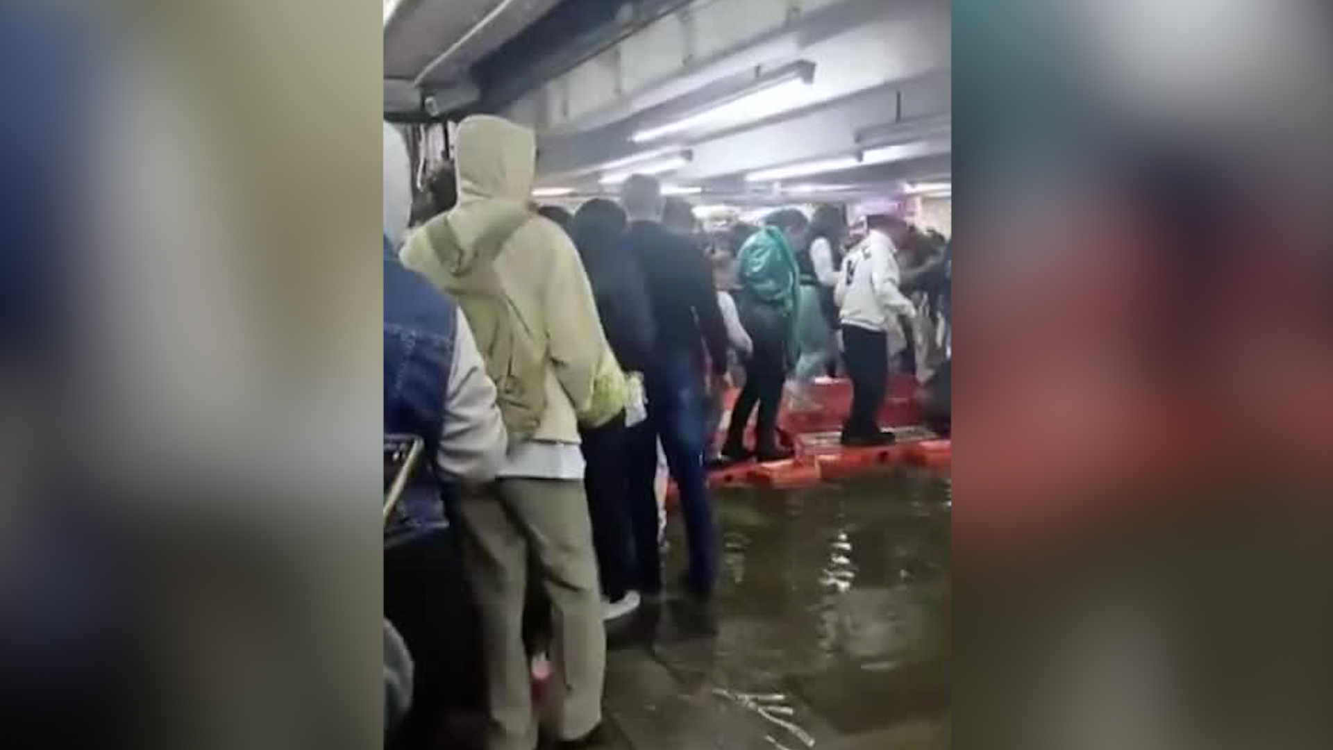 El aguacero generó afectaciones de la línea 5, 1 y A; donde las inundaciones provocaron afectaciones.