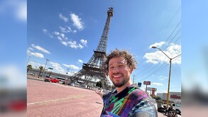 Luisito Comunica visitó Torre Eiffel de Gómez Palacio.