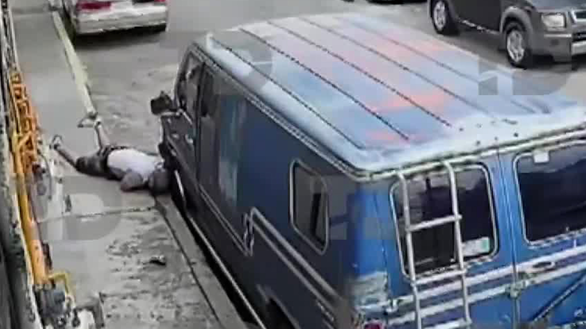 En la colonia Pedregal de Santo Domingo, Cintia caminaba por la banqueta, cuando recibió un impacto de bala en la cabeza.