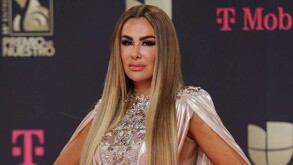 Ninel Conde, actriz y cantante mexicana, debe su nombre real a su madre y ha destacado en telenovelas, música y presentaciones en vivo.