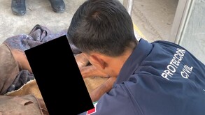 Un hombre en situación de calle fue encontrado con graves quemaduras en las piernas en el Metrobús de Torreón.