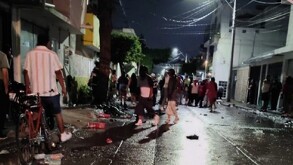 A unos minutos de concluir la fiesta patronal en la colonia Santa Clara, una riña campal entre dos grupos de pandilleros escaló a un enfrentamiento armado.