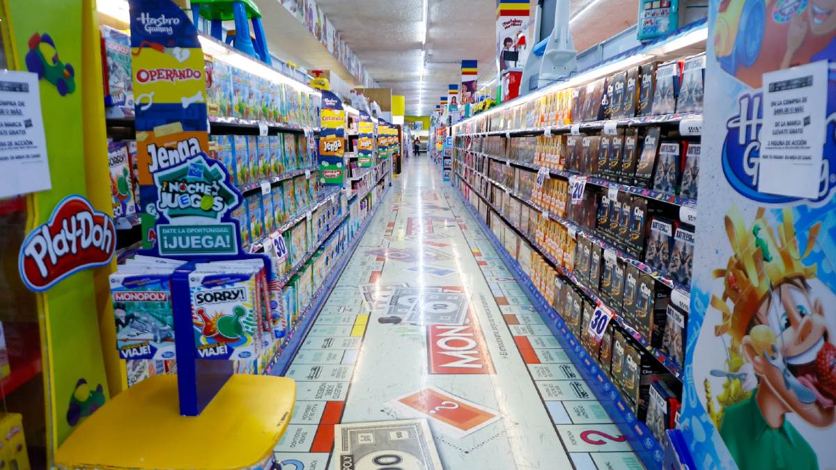 Cierre huguetería Julio Cepeda de avenida Gonzalitos en Monterrey
