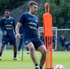 El mediocampista galés fue captado entrenando al parejo de sus compañeros en Pumas, lo que brinda una luz de esperanza para quienes ansían su debut. El mediocampista galés fue captado entrenando al parejo de sus compañeros en Pumas, lo que brinda una luz de esperanza para quienes ansían su debut.
