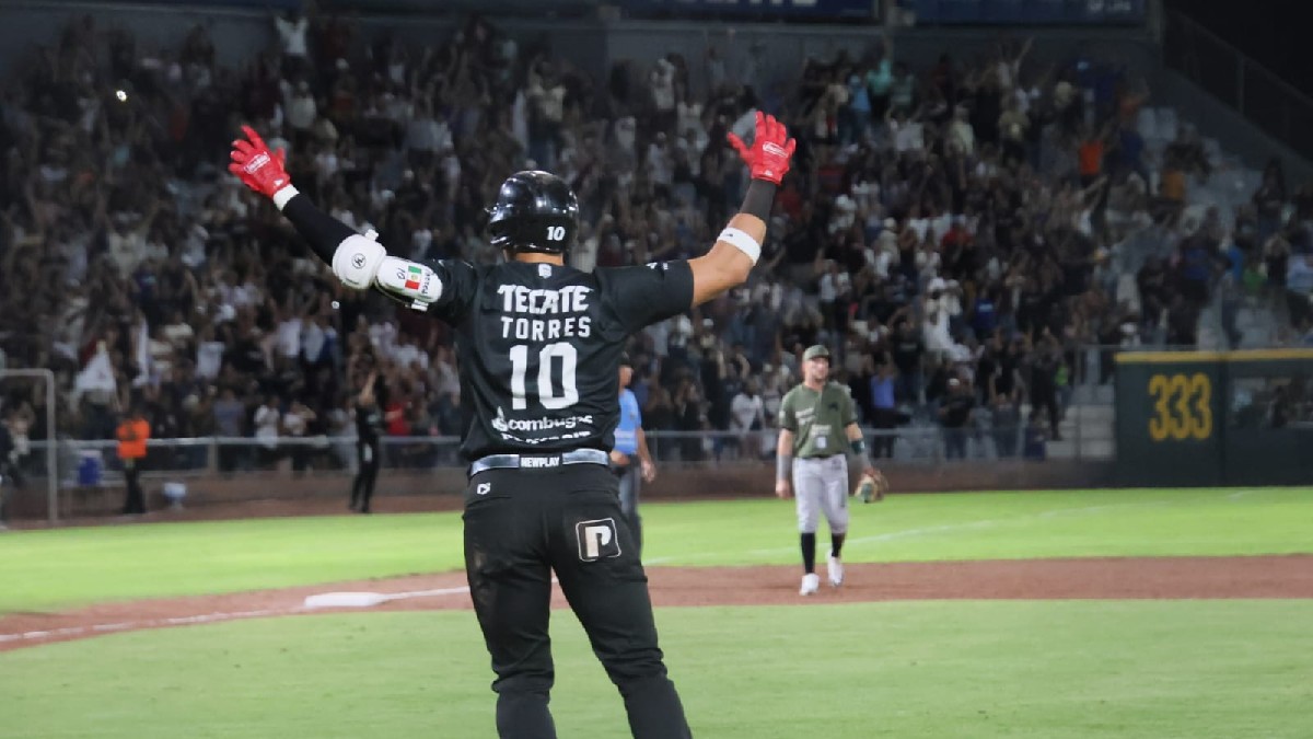 El Estadio Revolución se convirtió en el escenario de una noche de playoffs que quedará grabada en la memoria de la afición El Estadio Revolución se convirtió en el escenario de una noche de playoffs que quedará grabada en la memoria de la afición
