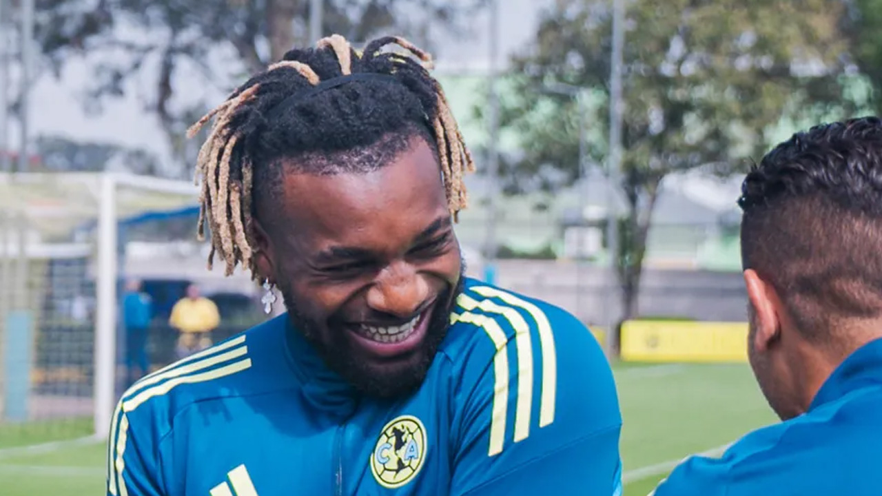 Allan Saint-Maximin finalmente fue presentado como nuevo jugador del América.