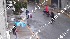 Una de las tres menores trato de intervenir en el intento de asalto en contra de su madre a manos de dos hombres en Chimalhuacán