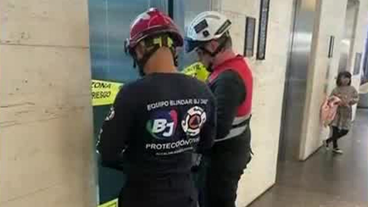Un elevador de la plaza comercial Mitikah, en la alcaldía Benito Juárez, se desplomó la tarde del 12 de agosto.