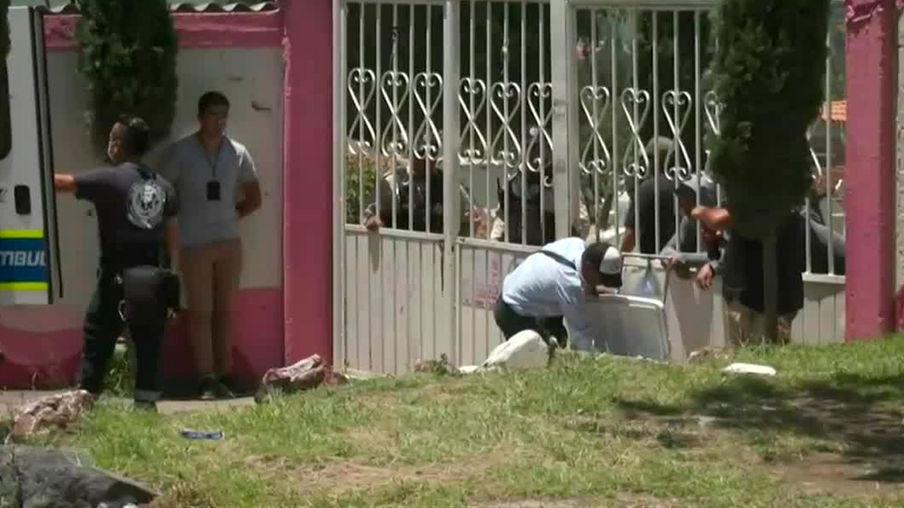 Una mujer identificada como trabajadora del gobierno municipal de Tecámac fue asesinada a balazos dentro de un panteón en la comunidad de Ampliación Ozumbilla.