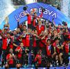 Atlas levantando el trofeo del Clausura 2022 y el Campeón de Campeones.