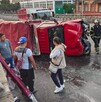 Auto vuela y choca contra camión en avenida Observatorio, alcaldía Miguel Hidalgo, Ciudad de México.