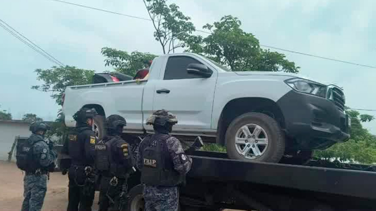 Por asociación delictuosa y uso indebido de condecoraciones y el uniforme, fueron detenidos el director de la policía municipal de Cintalapa y 59 elementos.