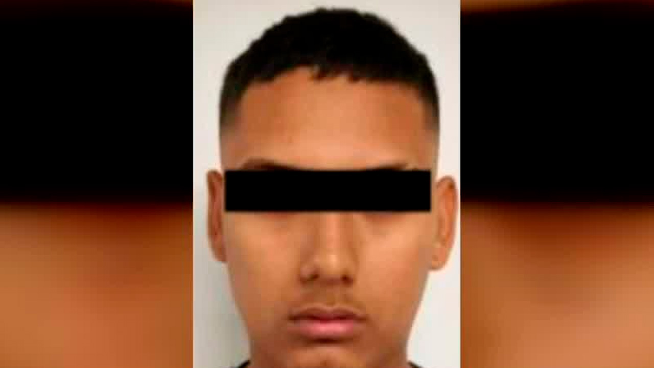 Por su presunta participación en un triple homicidio, un hombre fue detenido en el municipio de García, Nuevo León.