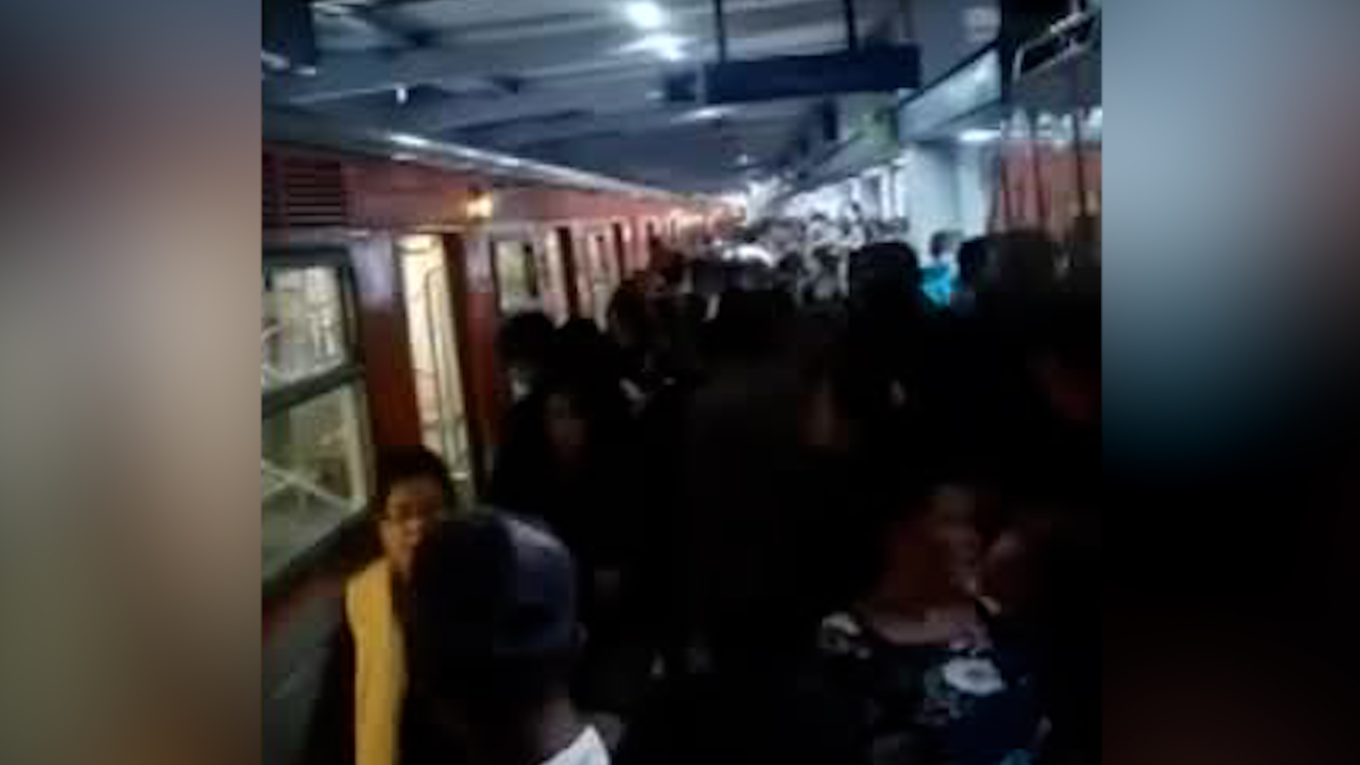 El director del Metro de la Ciudad de México, Adrián Rubalcaba, asegura que se realizan las investigaciones para conocer las causas de la falla.