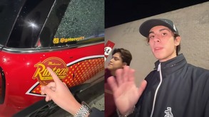 un auto con un cristal roto y un himbre joven con gorra