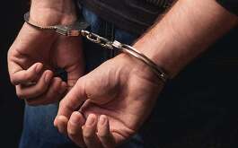 Un repartidor de refrescos fue detenido por la Policía de Guadalupe, Nuevo León por robar el bolso de una mujer con miles de pesos en efectivo.