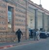 El gobernador de Puebla reconoce la urgencia de reubicar el penal de Cholula, pero exige consenso ante la oposición vecinal. Conoce los detalles del conflicto.