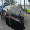 Autoridades dejan libre sólo un carril tras formación de socavón en la calzada Ignacio Zaragoza.