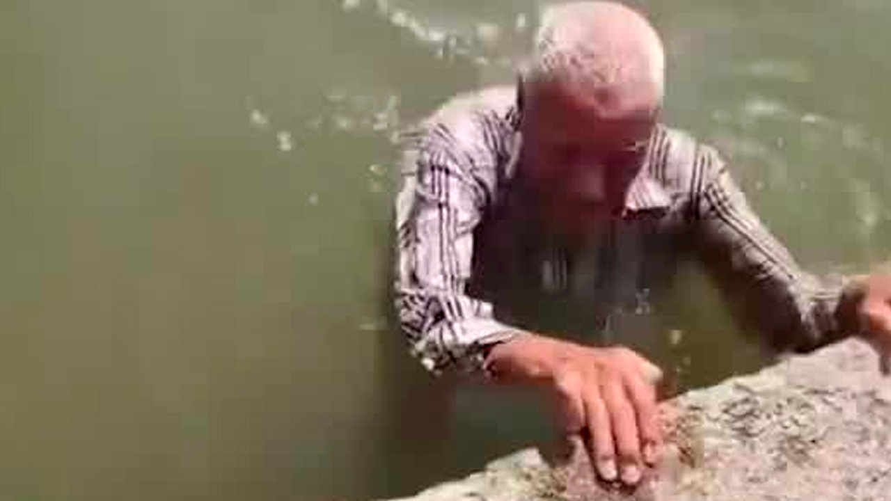 Un youtuber rescató a un hombre de 87 años de un cocodrilo en el Canal de la Cortadura, en Tampico.