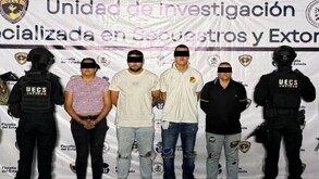 Tres colombianos y una mexicana, fueron detenidos en Jalisco por presunta extorsión ligada al préstamo informal conocido como gota a gota.