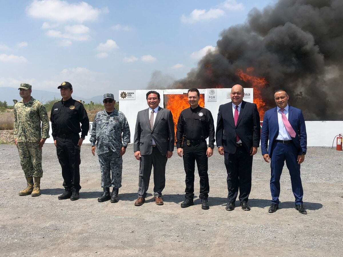 Autoridades federales y estatales incineraron más de 500 kilos de droga en la Séptima Zona Militar en Nuevo León.