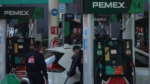 Desabasto de gasolina impacta a mil 400 estaciones en el Valle de México; aseguran es un problema de transporte.