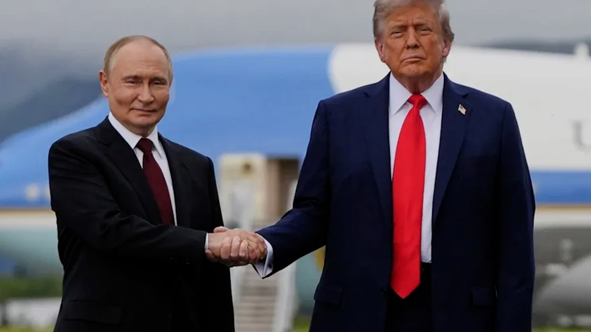 El presidente de Estados Unidos, Donald Trump, y el ruso, Vladimir Putin, se reúnen en Alaska para una cumbre crucial.