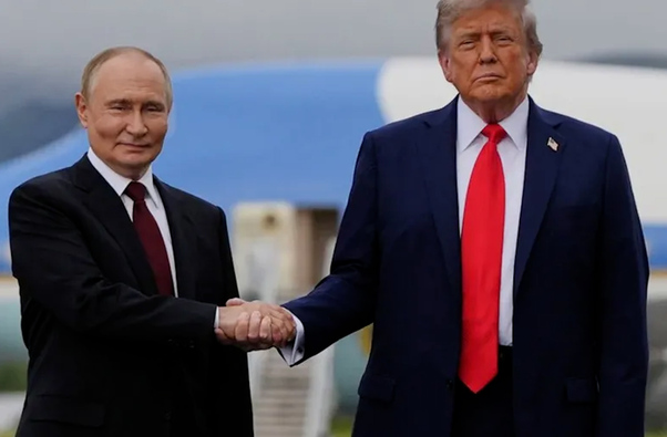El presidente de Estados Unidos, Donald Trump, y el ruso, Vladimir Putin, se reúnen en Alaska para una cumbre crucial.