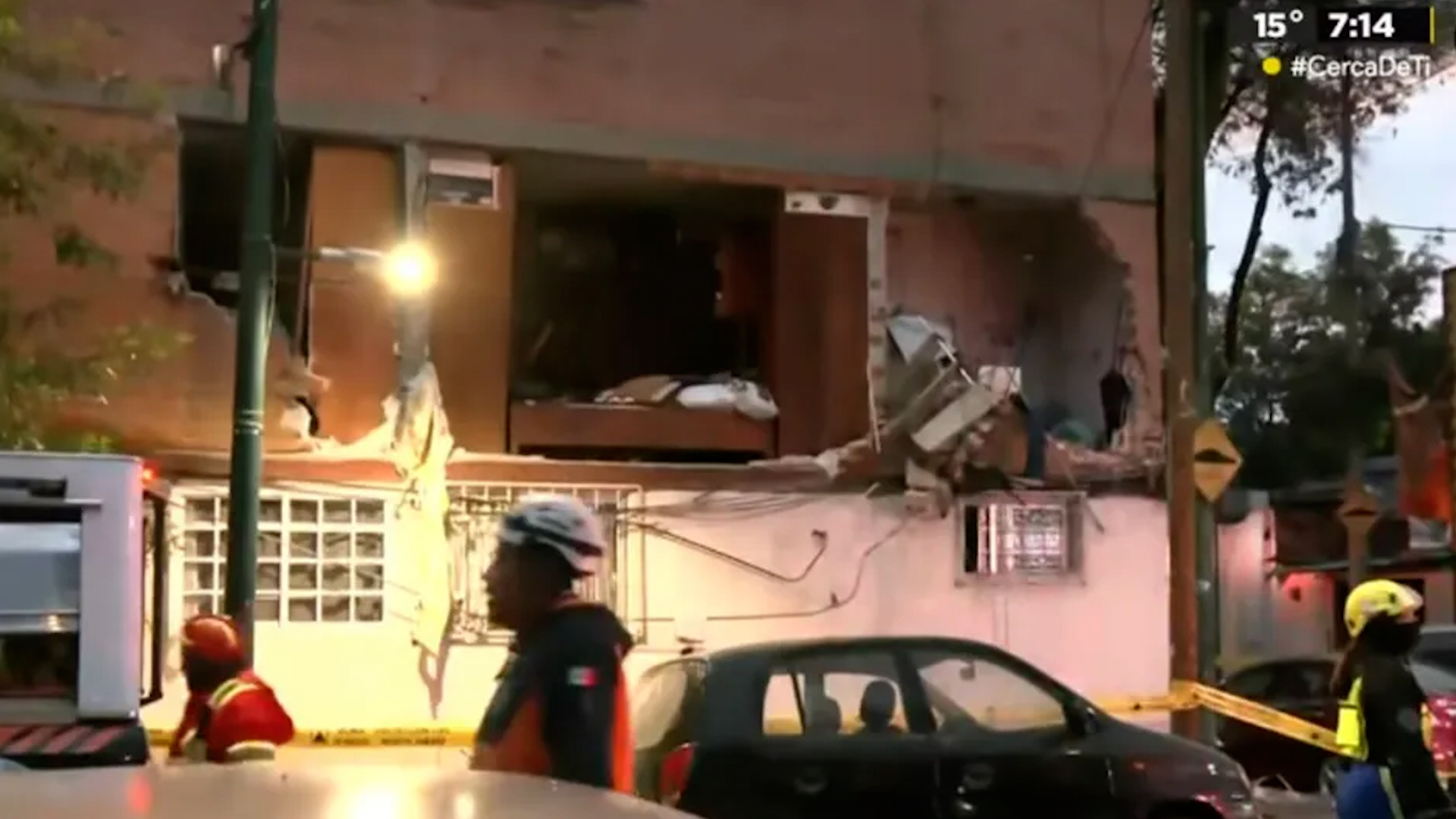 La acumulación de gas provocó una fuerte explosión durante la mañana de este viernes en Benito Juárez. Protección Civil alerta por riesgo de colapso.