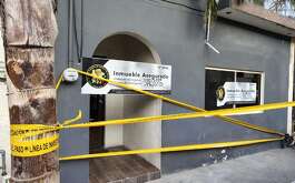 El inmueble de la supuesta financiera Toque Divino que habría costeado la cirugía de Jaqueline Yamileth fue asegurada por autoridades de Nuevo León.