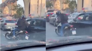 El conductor de un vehículo, al forcejear con un delincuente, le arrebató el arma y lo hirió mortalmente cuando quería robarle en São Paulo, Brasil.