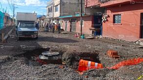 La lluvia sorprendió a habitantes de Atlixco al presenciar inundaciones en sus propios hogares, donde incluso los baños se desbordaron con aguas negras.